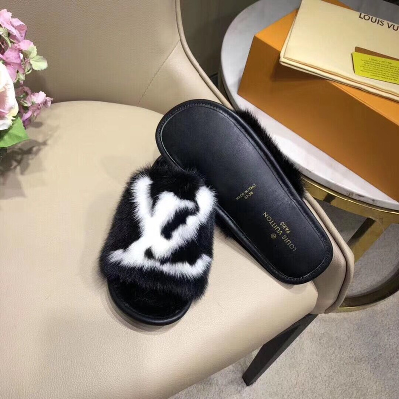 l**is V*t*n plush slippers