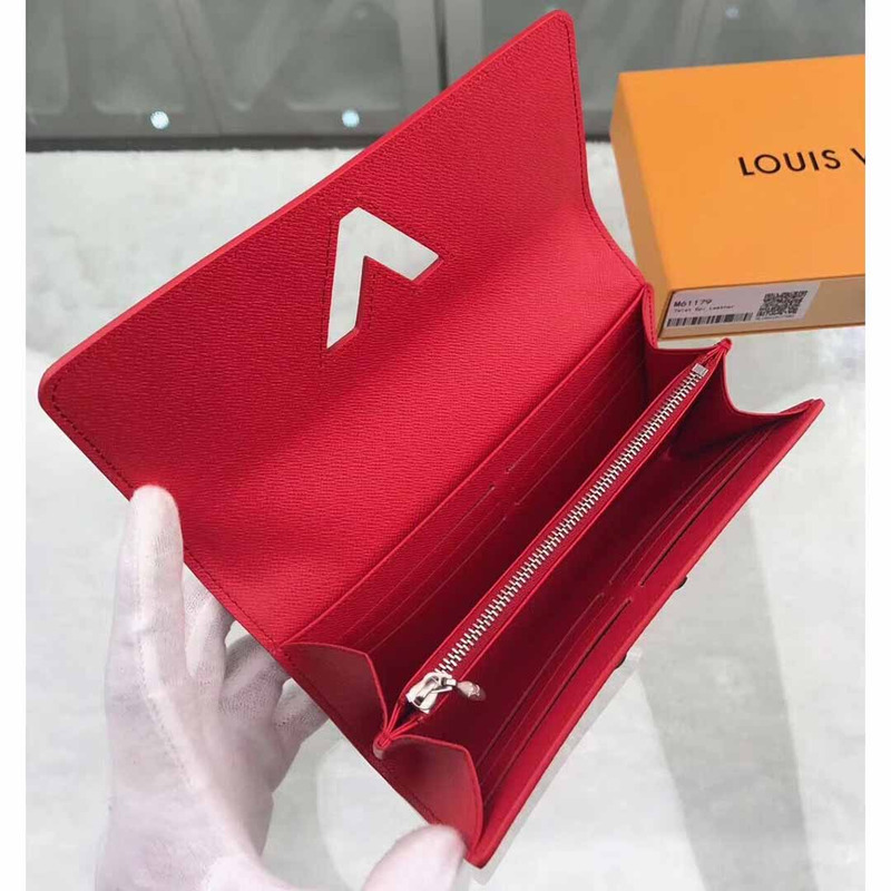 l**is V*t*n red wallet