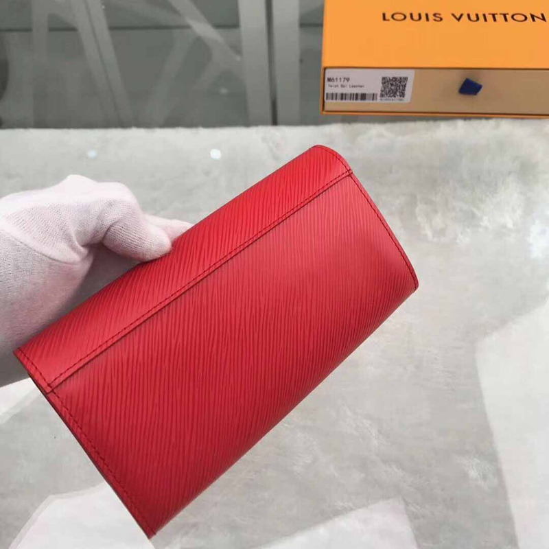 l**is V*t*n red wallet