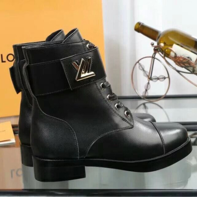 l**is V*t*n black heels