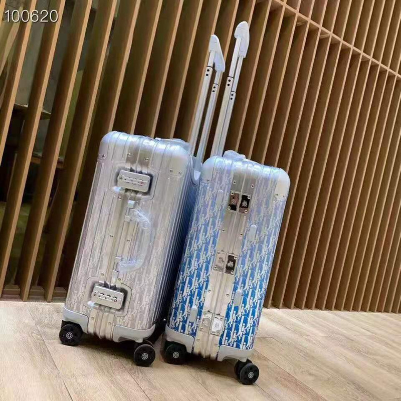 l**is V*t*n silver luggage