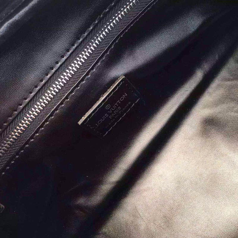 l**is V*t*n king size toiletry bag