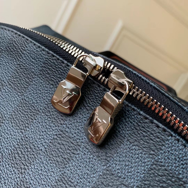 l**is V*t*n damier cobalt race discovery backpack