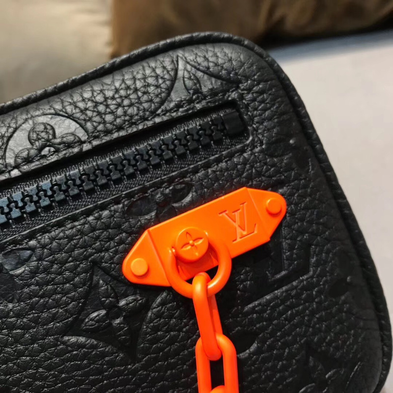 l**is V*t*n handbag in black