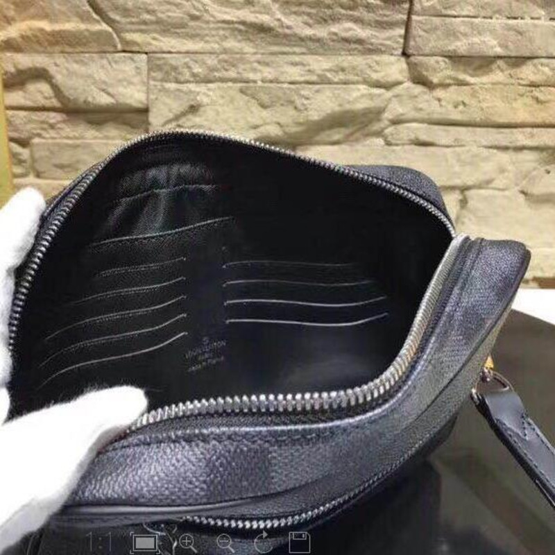 l**is V*t*n toiletry pouch