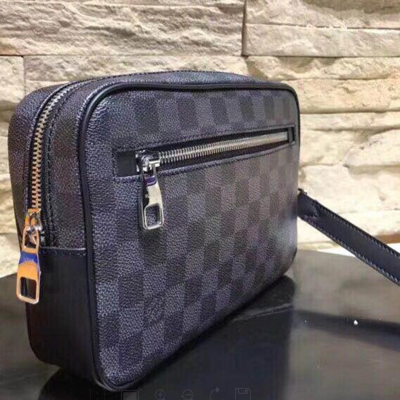 l**is V*t*n toiletry pouch