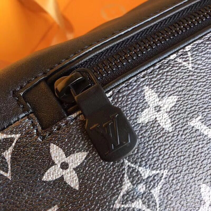 l**is V*t*n discover bumbag