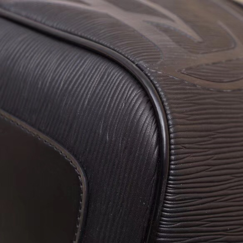 l**is V*t*n black duffle bag