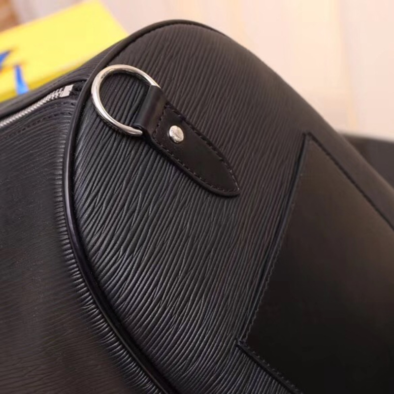 l**is V*t*n black duffle bag