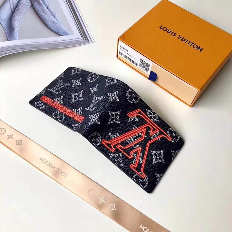 l**is V*t*n multiple wallet m62891