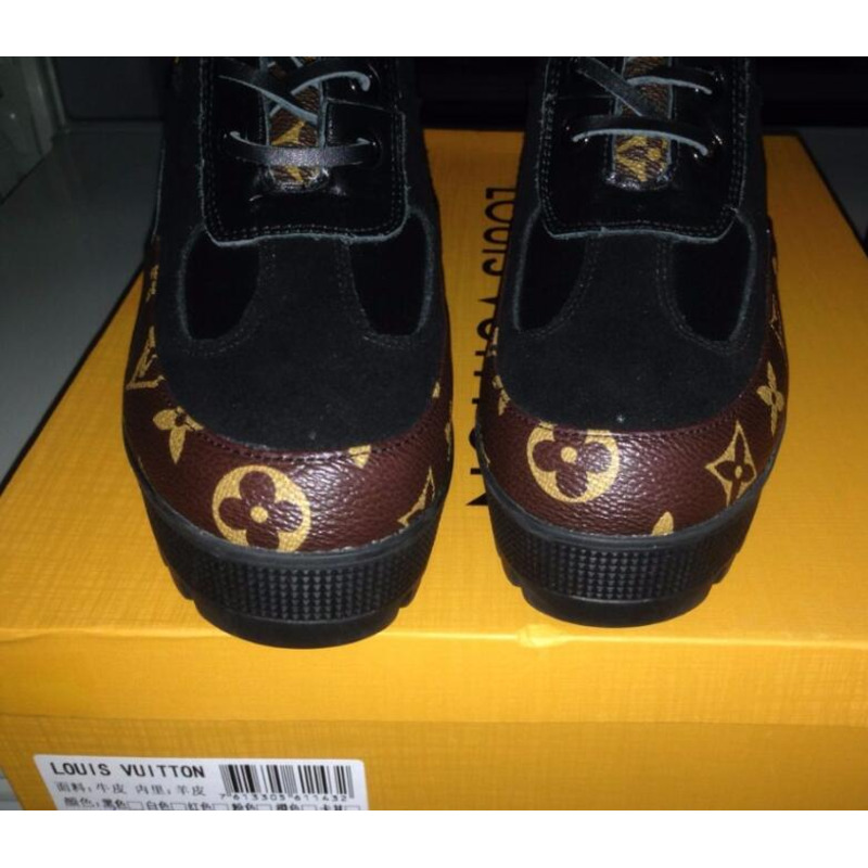 l**is V*t*n  boot shoes